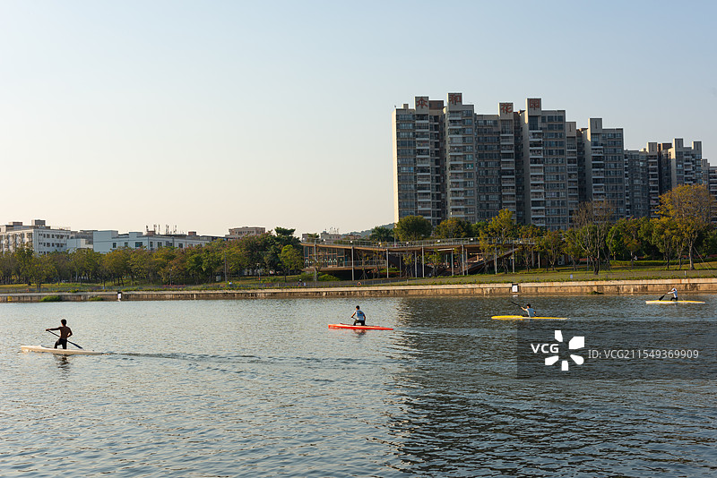 河里独木舟划船图片素材