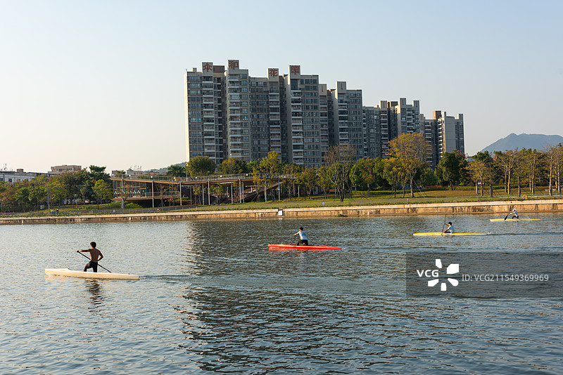 河里独木舟划船图片素材