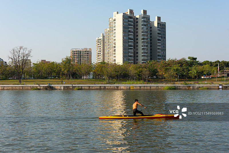 河里独木舟划船图片素材