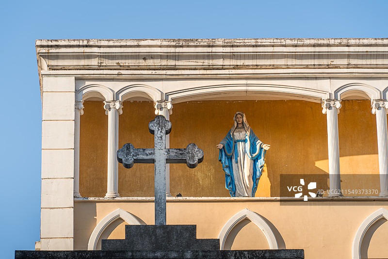 广州石室圣心大教堂内庄严的圣母玛利亚雕像图片素材