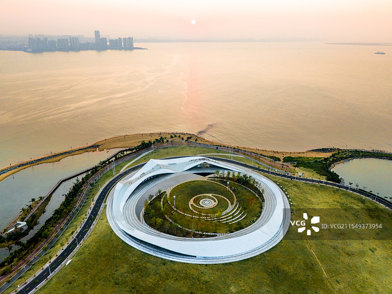 航拍海口景点天空之山和日落图片素材