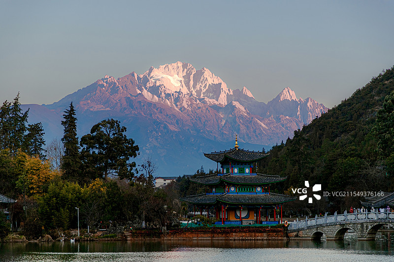 日照金山 玉龙雪山图片素材