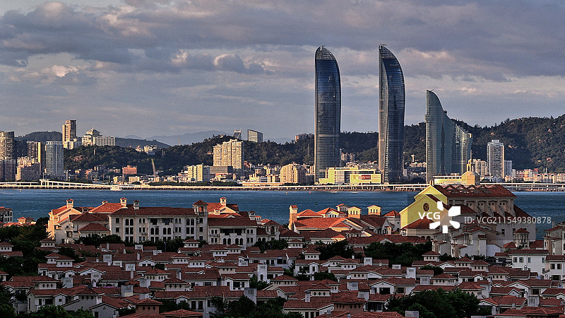 隔海相望图片素材