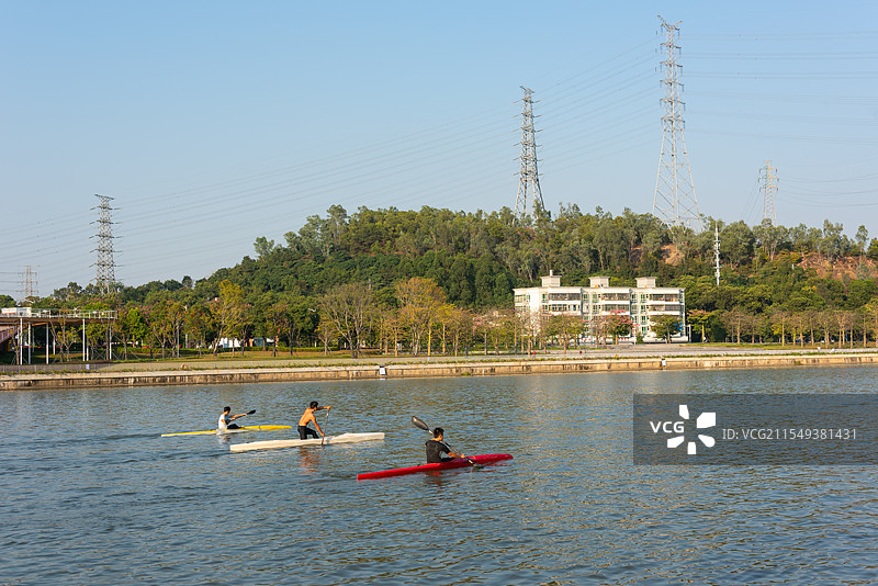 河里独木舟划船图片素材