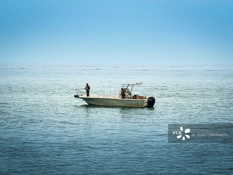 海上钓鱼船图片素材