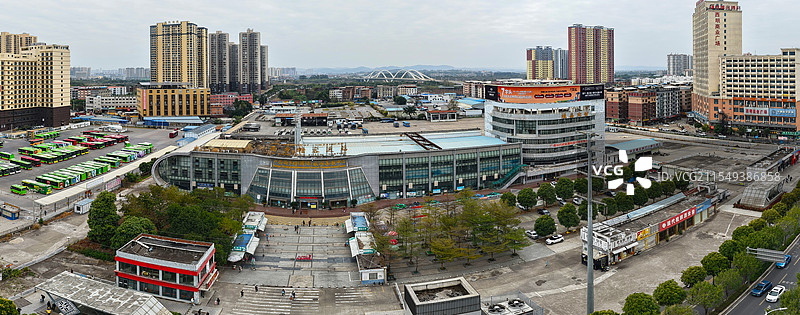 南宁西乡塘客运站航拍图汽车大巴春运客流图片素材