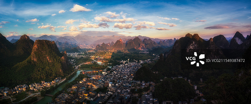桂林阳朔兴坪古镇全景图片素材