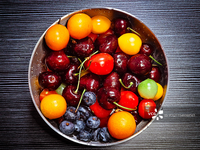 一碗多彩的新鲜水果图片素材