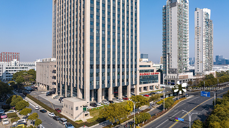 浙江省中医院钱塘院区4号楼西南角低空平拍图片素材