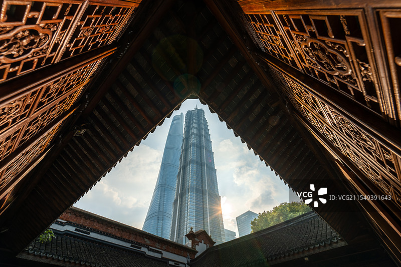 上海吴昌硕纪念馆天井中的风景图片素材