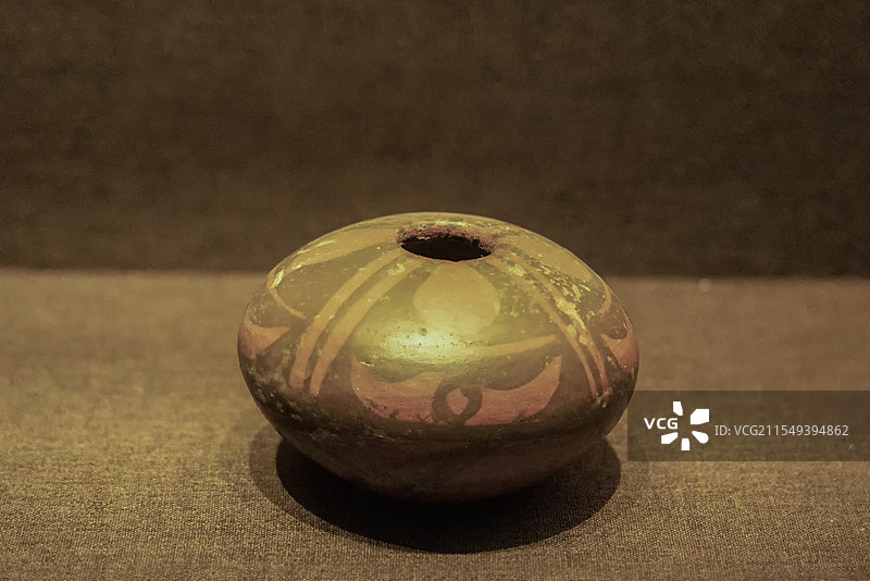 甘肃省博物馆“丝绸之路文明展”：彩陶权杖头（仰韶文化，甘肃省西和县宁家庄出土，甘肃省西和县博物馆藏）图片素材