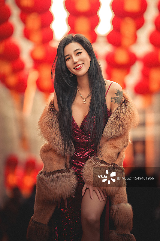 过年买窗花图片素材