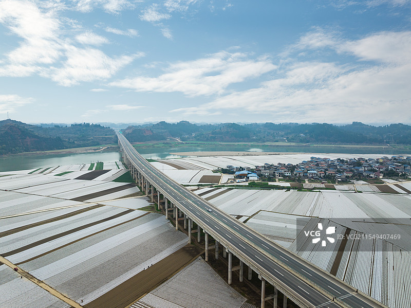 重庆潼南乡村与涪江特大桥春天风景 春耕 田园风光图片素材