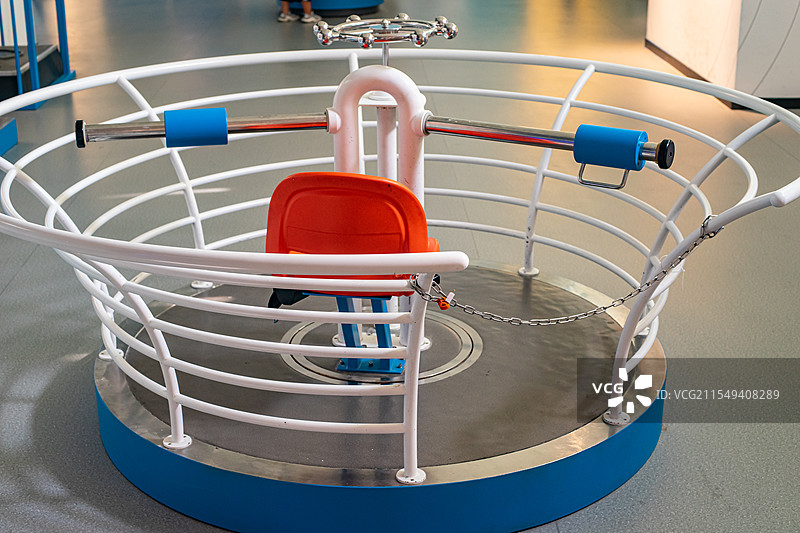 中国科技馆拍摄主题，物理离心力传动装置，感受离心力的设备用品，室内无人图像摄影图片素材