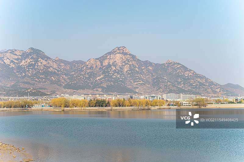 中国非都市风光拍摄主题，广阔的湖面和的绿水青山，户外白昼无人图像摄影图片素材