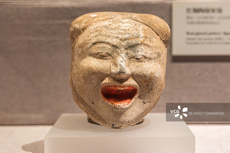 河南省郑州市河南博物院西汉文物陶俑头，洛阳宜阳县出土图片素材