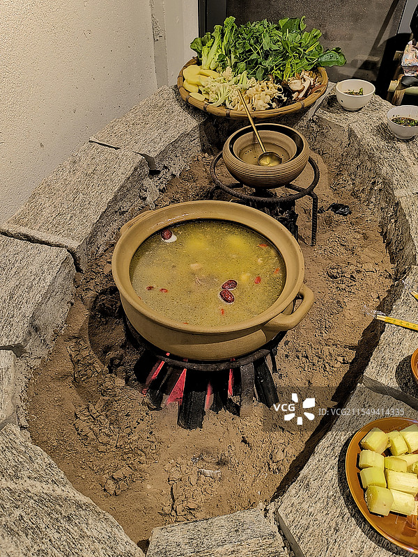火塘瓦罐火锅图片素材