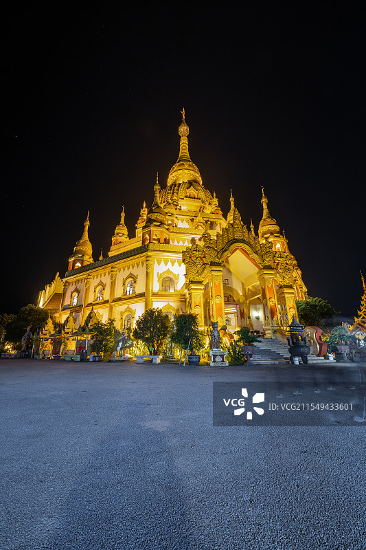 德宏芒市勐焕大金塔图片素材