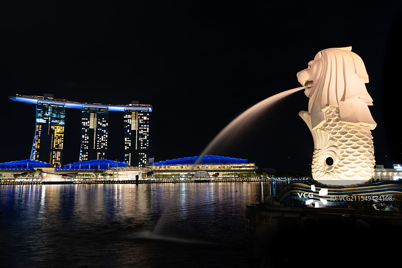 新加坡鱼尾狮公园夜景图片素材