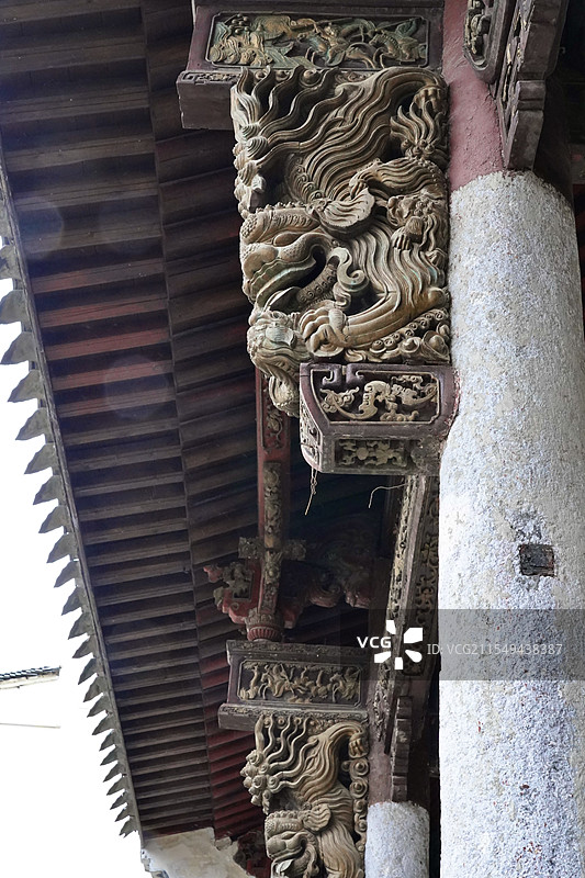 浙江诸暨市枫桥古镇紫薇侯庙古建筑牛腿图片素材