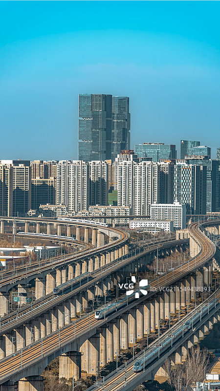 郑州高铁东站的白天夜晚图片素材
