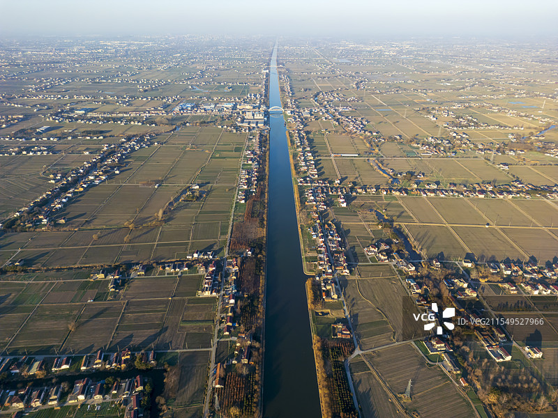 长江下游冬日航拍通扬运河两岸农村风光图片素材