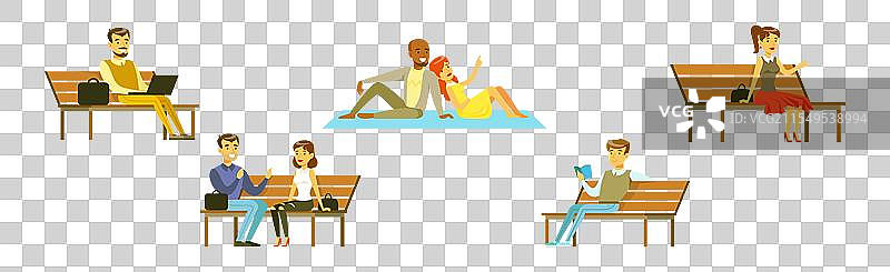 人们在公园里散步和放松图片素材