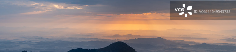 衡阳南岳晨曦阳光普照全景图片素材