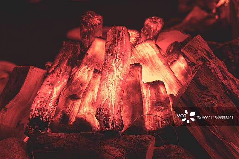 红红的火炭，红火又一年图片素材