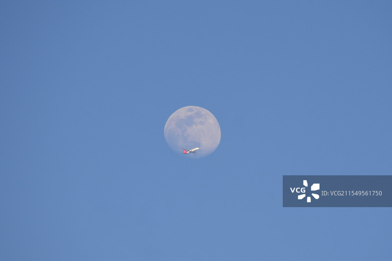 飞机凌月图片素材