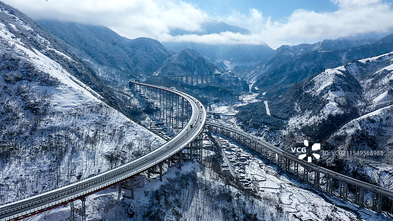 雅西高速干海子双螺旋隧道工程图片素材