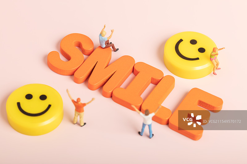 微缩创意字母smile与笑脸图片素材