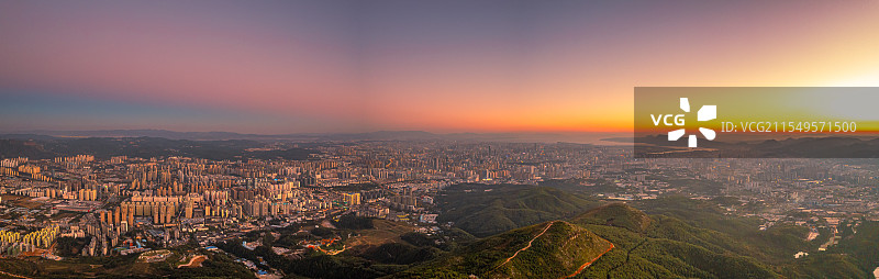 昆明长虫山上的晚霞图片素材