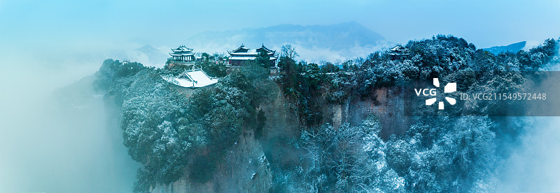 绵阳江油市窦圌山喜降瑞雪，窦圌山景区银装素裹，云雾缭绕，仿若仙境。图片素材