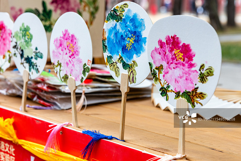 制作好的洛阳牡丹花纸扇图片素材