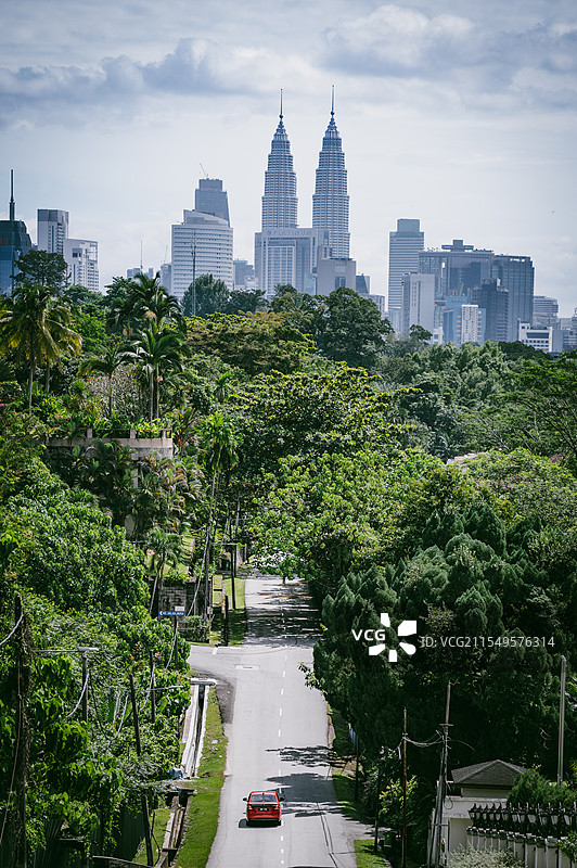 在downtown附近的居民区，远眺吉隆坡CBD图片素材