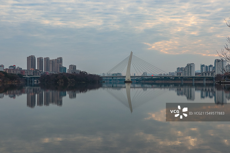 江西赣州市飞龙大桥晨影图片素材