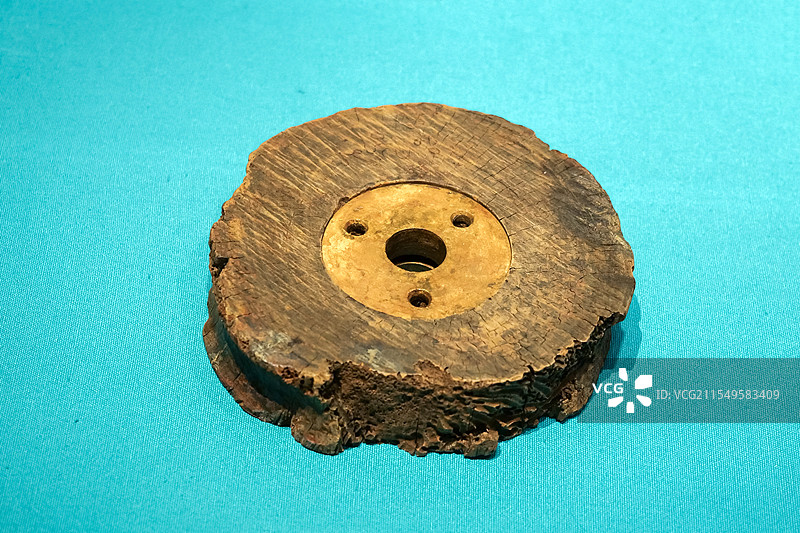 滑轮构件 2018年辽宁庄河“经远”舰遗址出水 山东博物馆“铭记历史-甲午海战暨甲午沉舰水下考古展”图片素材