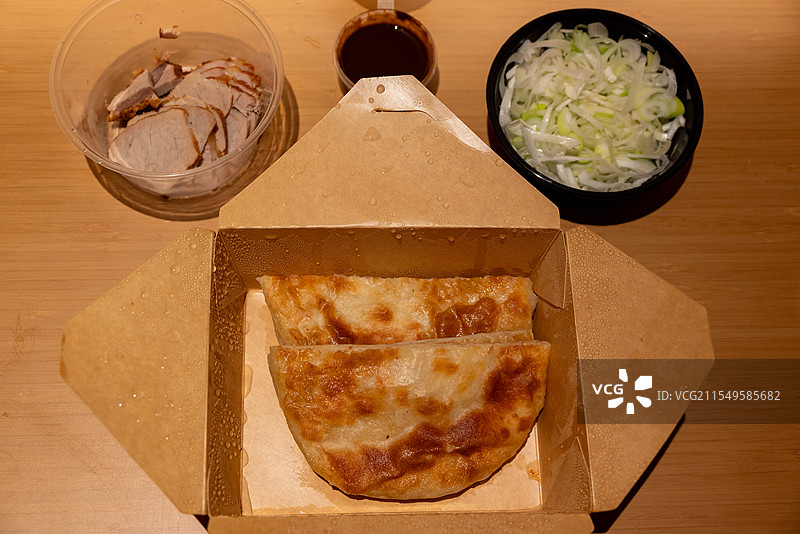 东北特色美食熏肉大饼图片素材