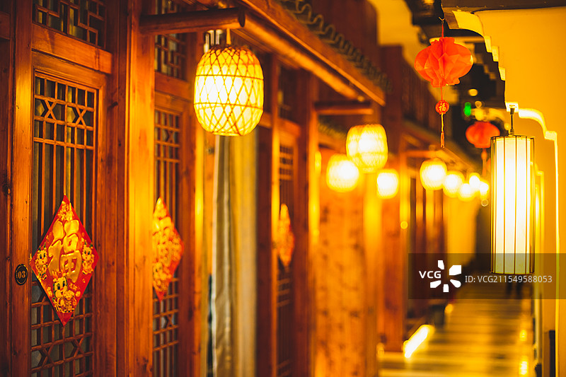 中国传统文化拍摄主题，饭店里的包间外面悬挂的中国古典式灯笼，室内无人图像摄影图片素材