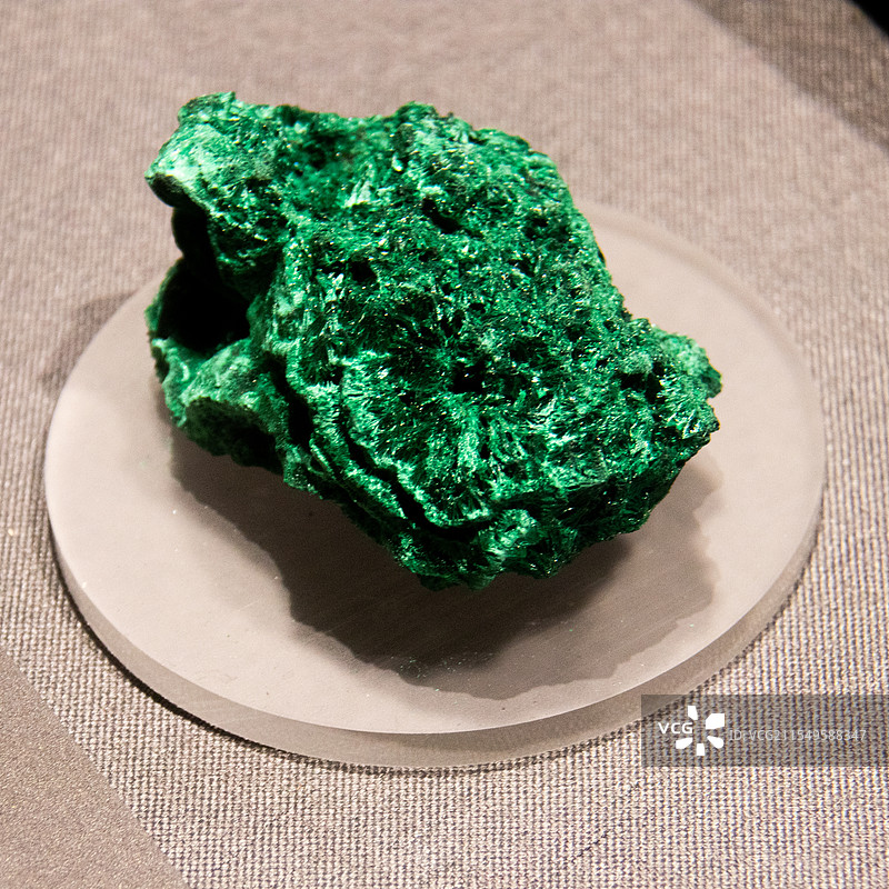 孔雀石原石图片素材