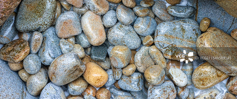 海滩上鹅卵石的全帧拍摄图片素材