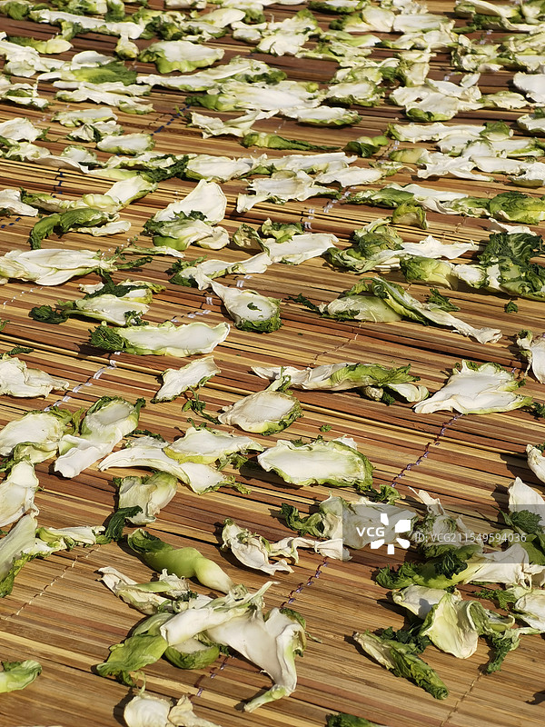 冬季晒娃娃菜儿菜来腌菜图片素材