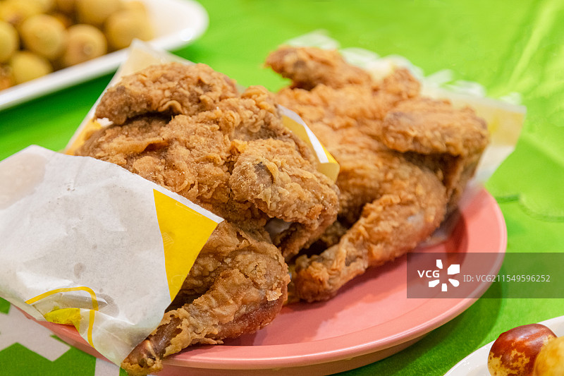 一盘美味炸鸡图片素材