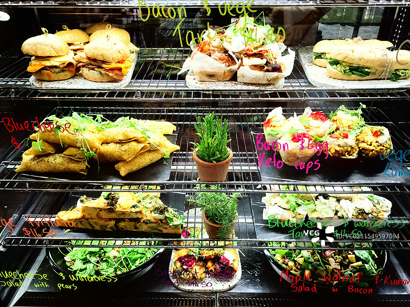 丰盛的早餐柜图片素材