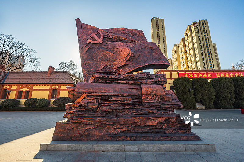 中共青岛党史纪念馆  党旗雕塑图片素材
