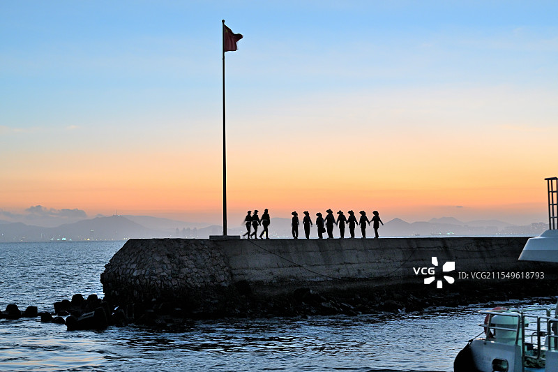 西岛女子海岸护卫队的升旗仪式图片素材