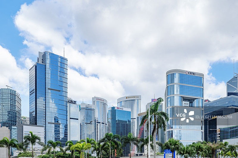 香港中环现代摩天大楼林立的城市景象图片素材