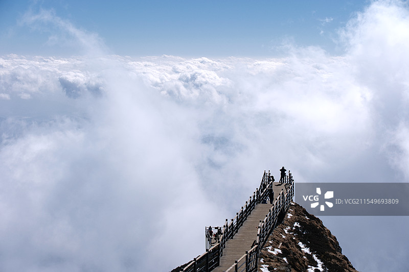 云南禄劝东川乌蒙轿子山云端栈道天路高海拔高处不胜寒图片素材