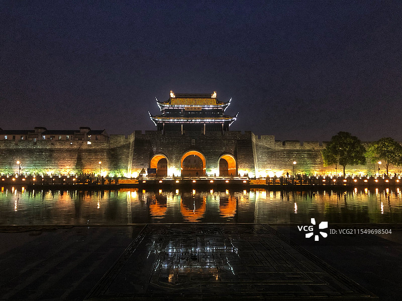 冬日的苏州城门夜景图片素材